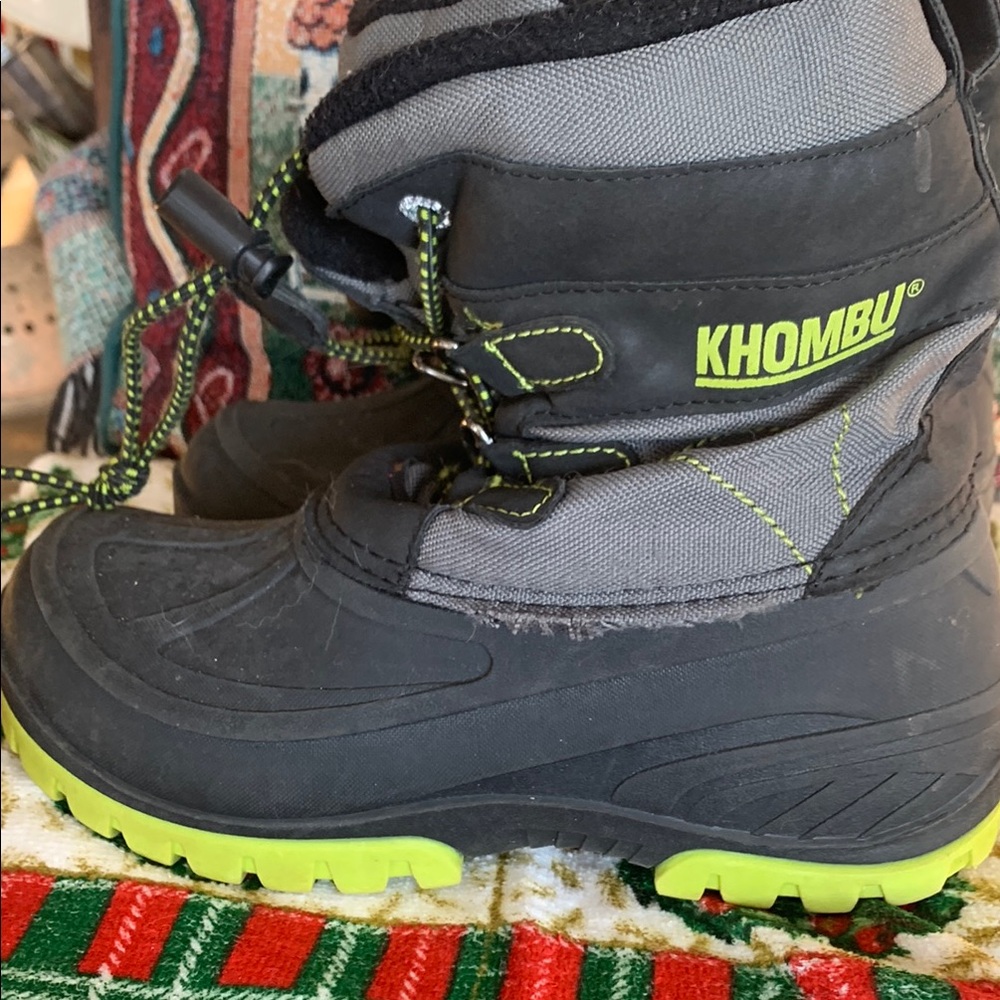 Khombu Kids Black and Gray Snow Boots with Neon Accents. Like new